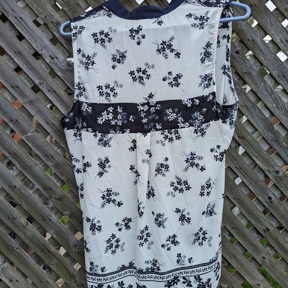 Sleeveless floral tunic - Picture 4 of 8